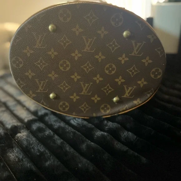 AUTHENTIC w’ COA. Louis Vuitton Monogram bucket bag. - Picture 3 of 16